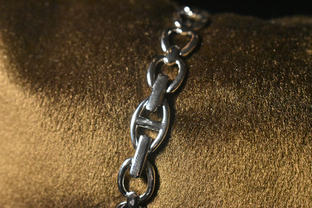 Elegant Chain-Link Watch with a Minimalistic Dial