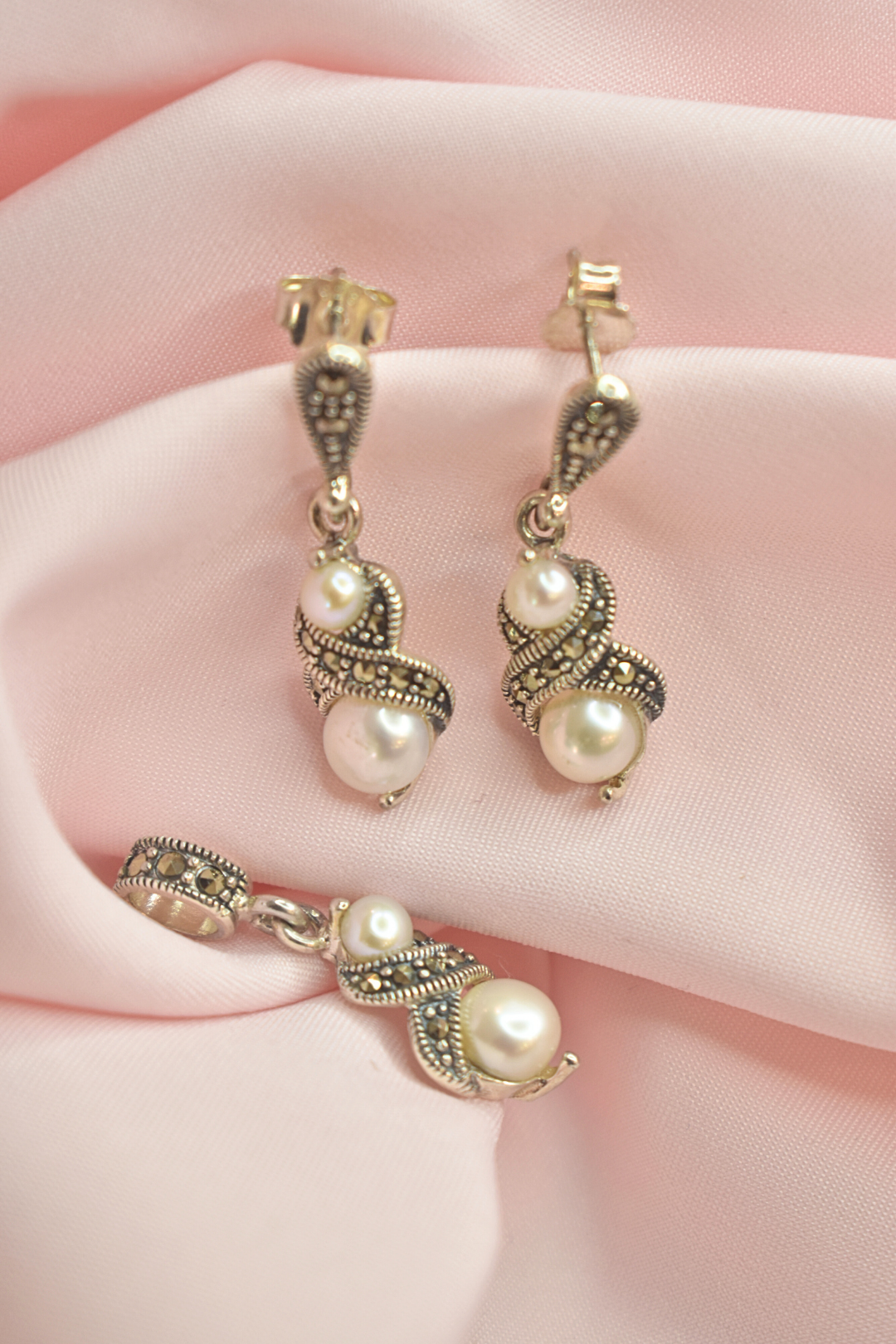 Elegant Swirl Pearl Earrings and Pendant Set