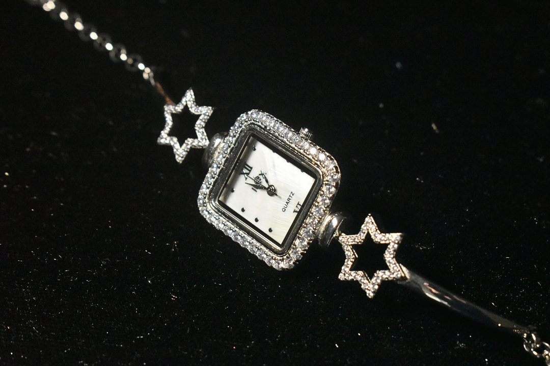 Starry Elegance Diamond-Studded Square Timepiece