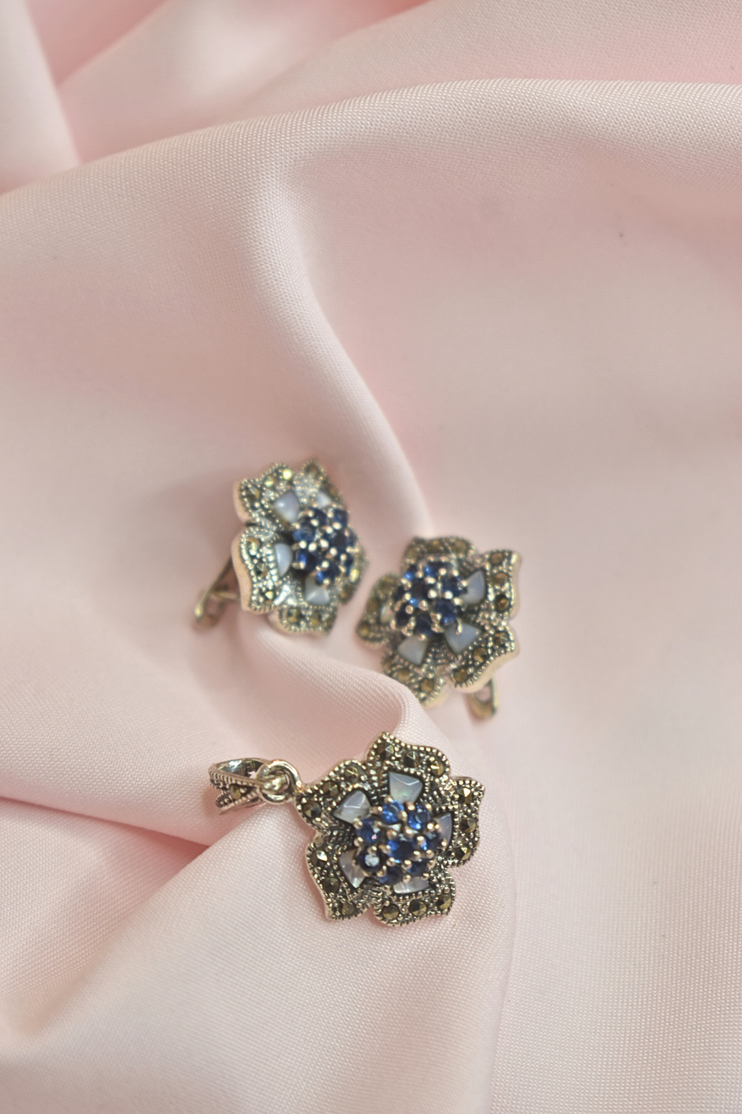 Floral Elegance Earrings and Pendant Set