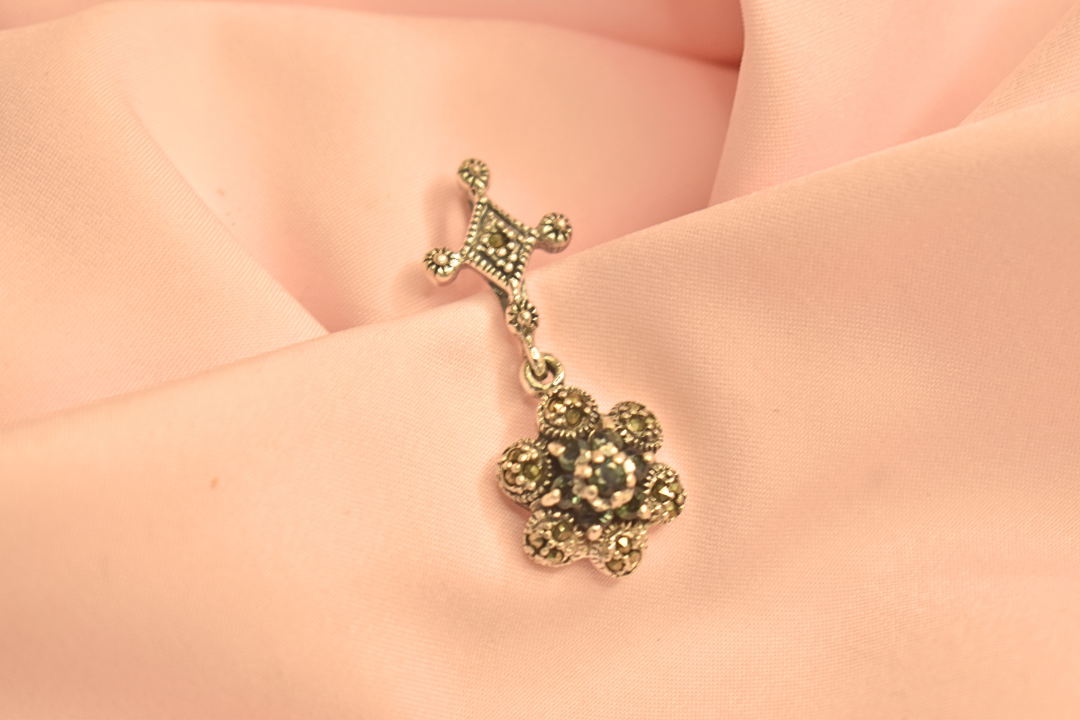 Elegant Silver Floral Pendant with Detailed Marcasite Accents