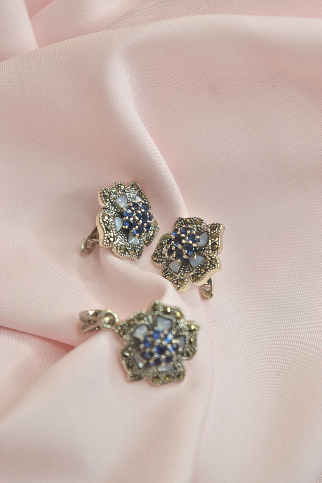 Floral Elegance Earrings and Pendant Set