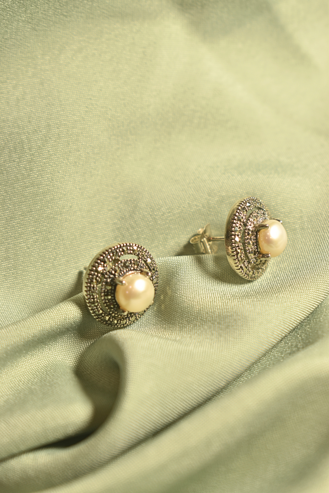 Vintage Pearl Stud Earrings