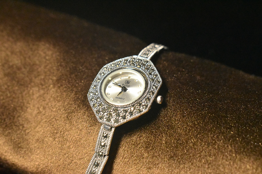 Timeless Elegance A Masterpiece of Precision and Grace