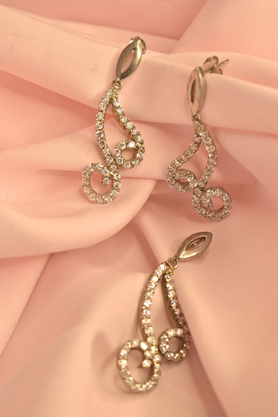 Elegant Swirl Earrings and Pendant Set