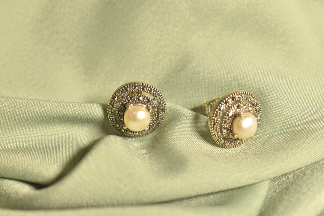 Vintage Pearl Stud Earrings