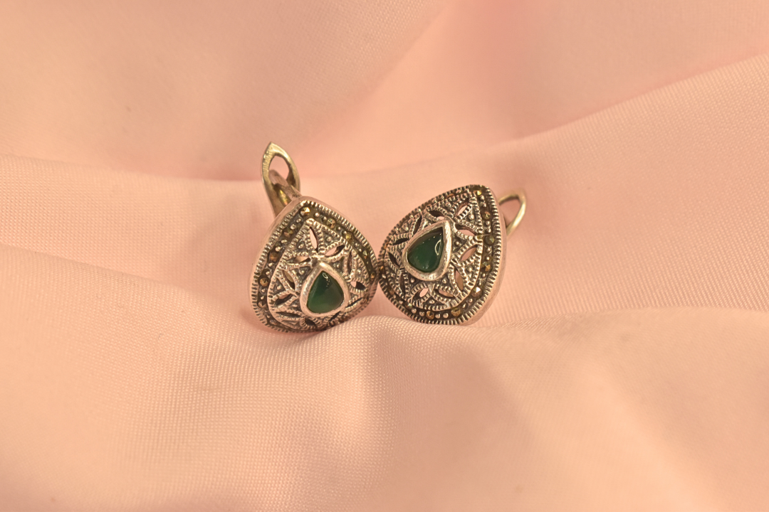 Elegant Teardrop Green Stone Earrings and Pendant Set