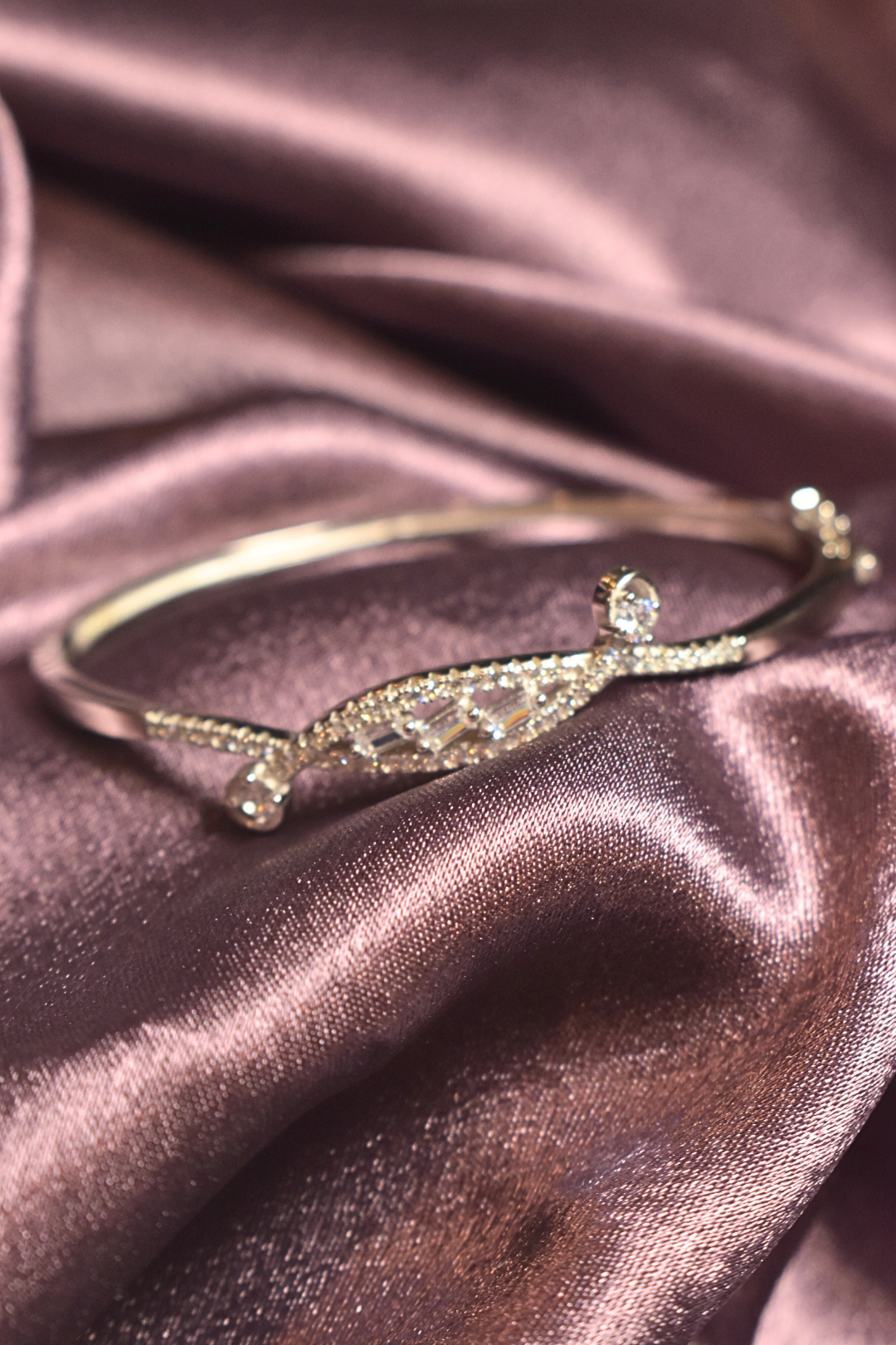 Elegant Twist Bangle with Intricate Crystal Detailing