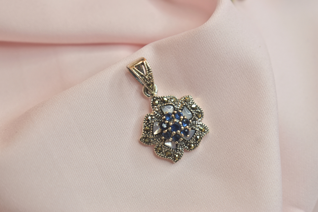 Floral Elegance Earrings and Pendant Set