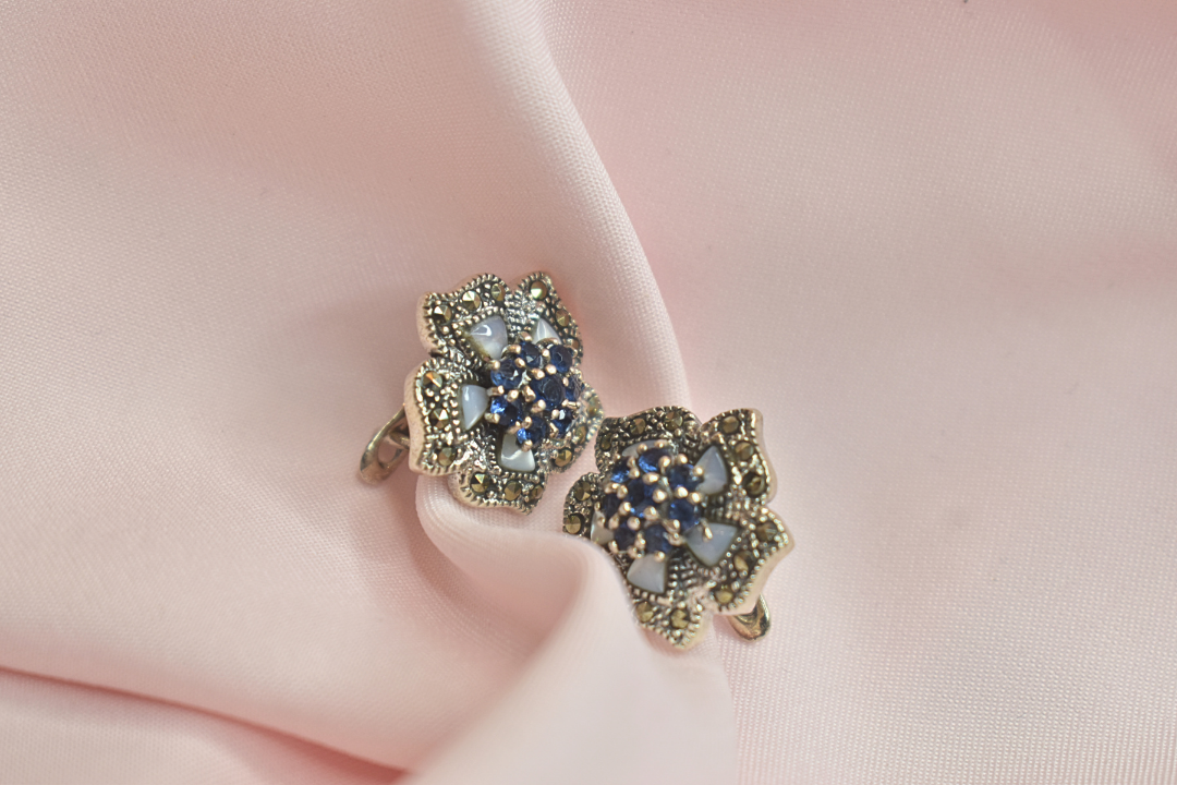 Floral Elegance Earrings and Pendant Set