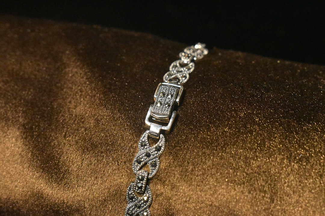 Elegant Silver Charm Intricately Designed Bracelet Watch for Sophisticated Style