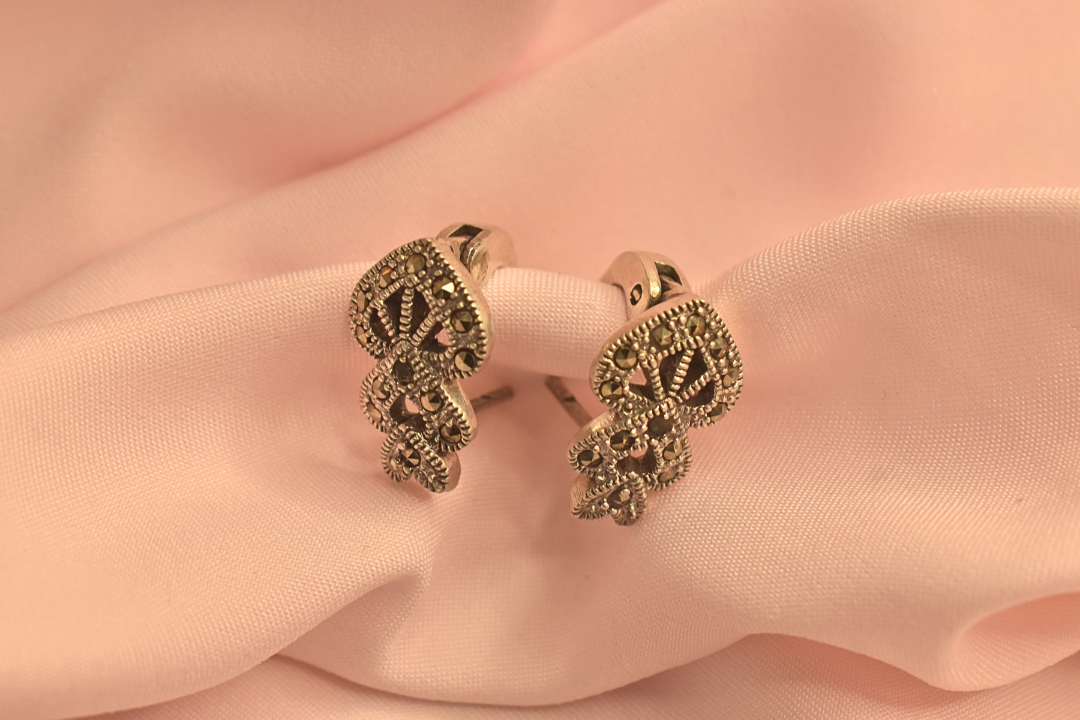 Intricate Filigree Earrings and Pendant Set