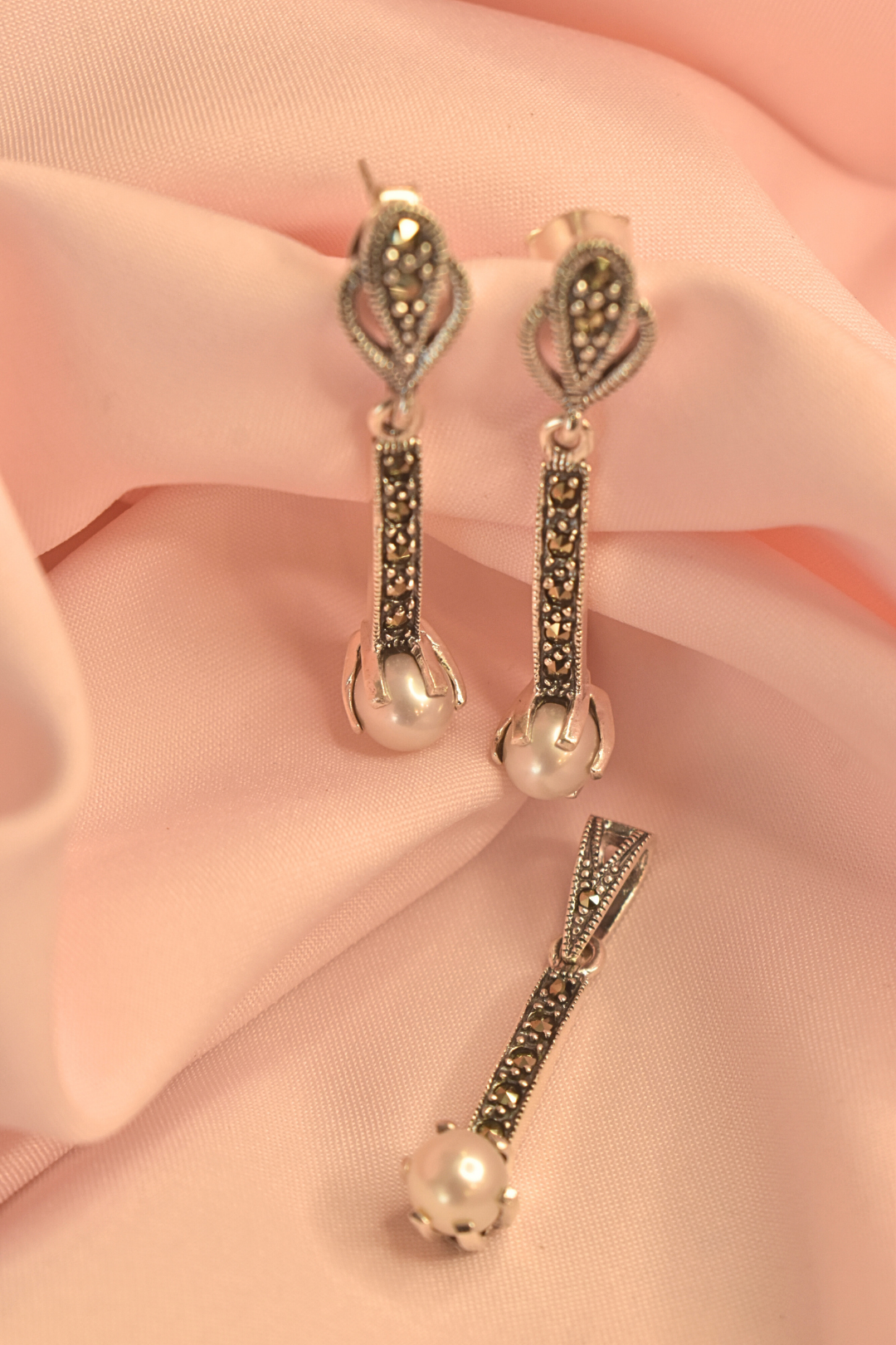 Elegant Pearl Drop Earrings and Pendant Set
