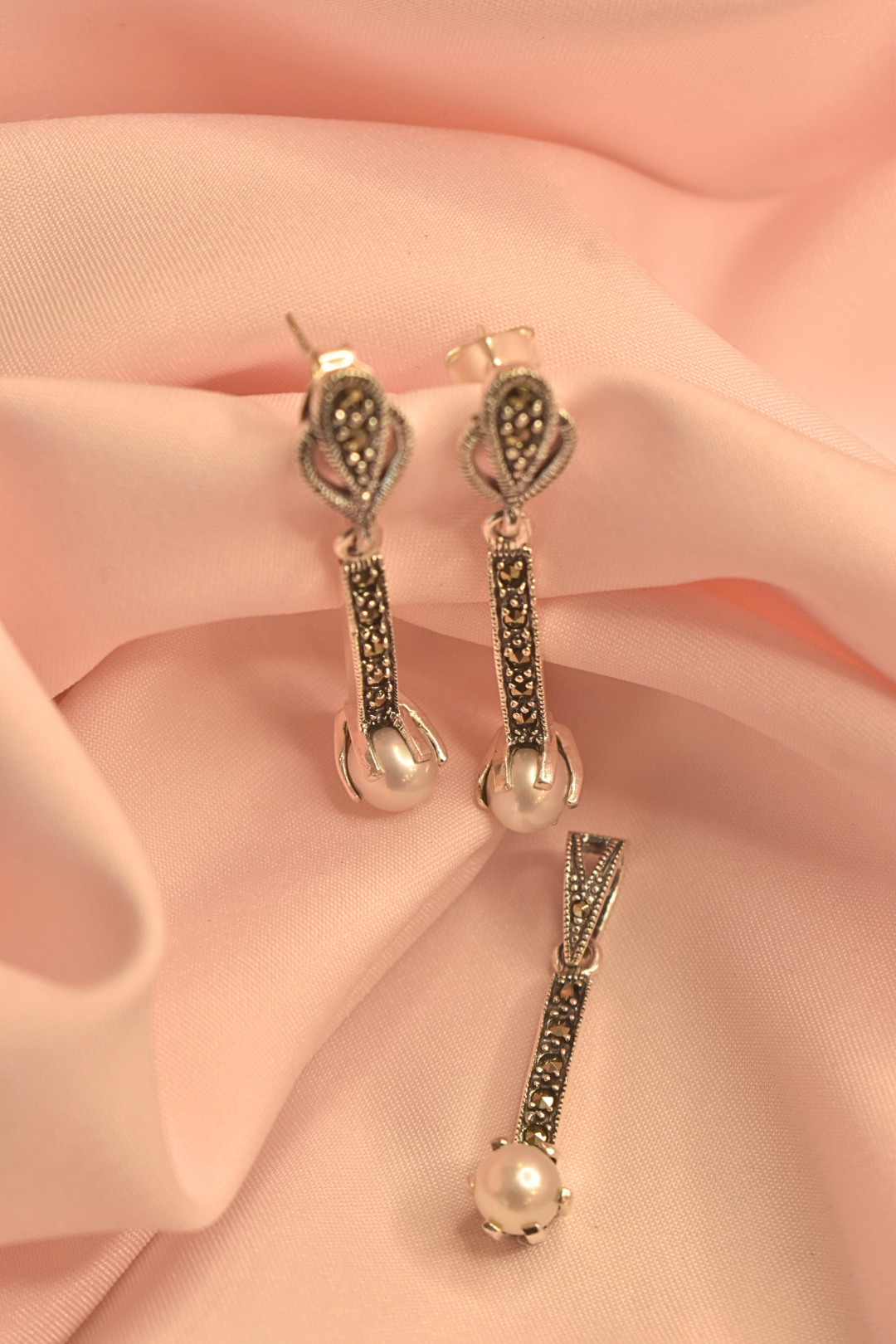 Elegant Pearl Drop Earrings and Pendant Set