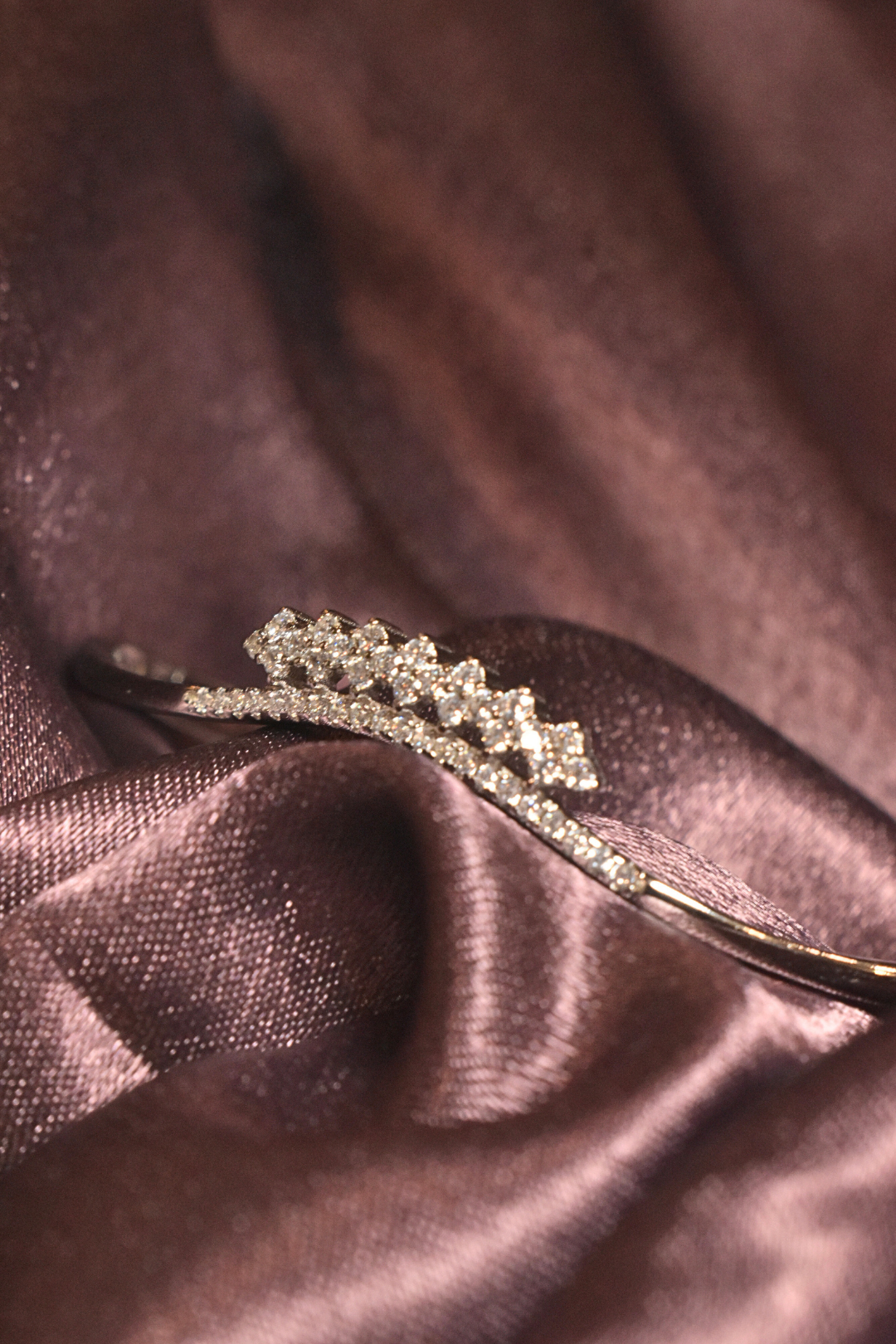 Glittering Diamond Crest Bracelet