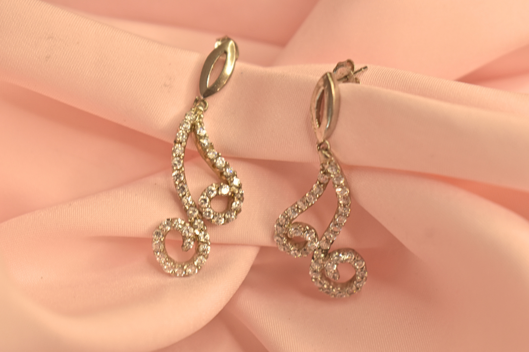 Elegant Swirl Earrings and Pendant Set