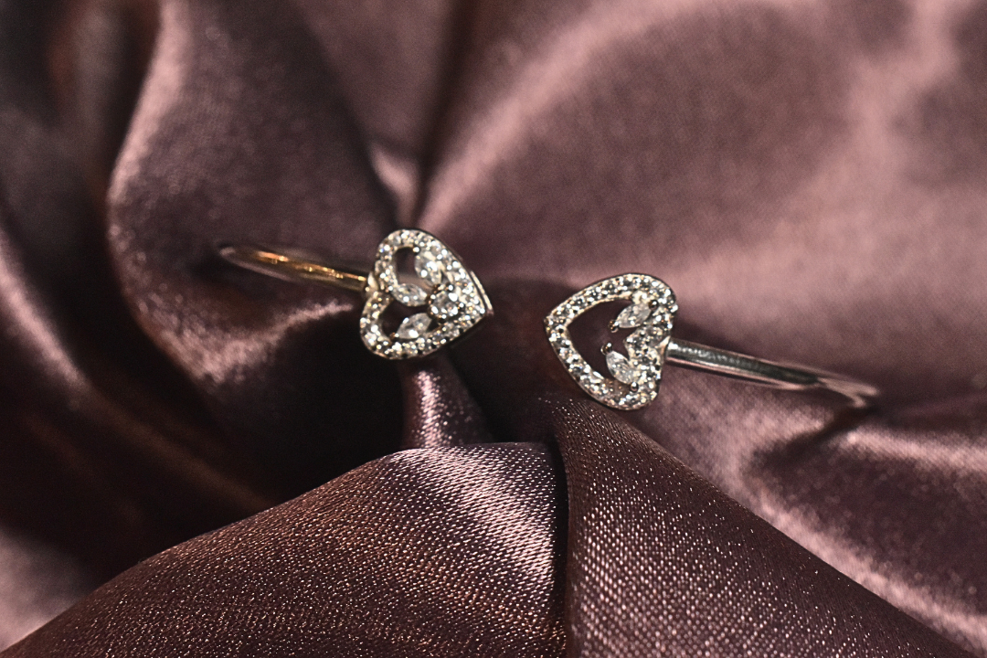 Heart-Shaped Link Bracelet for Women