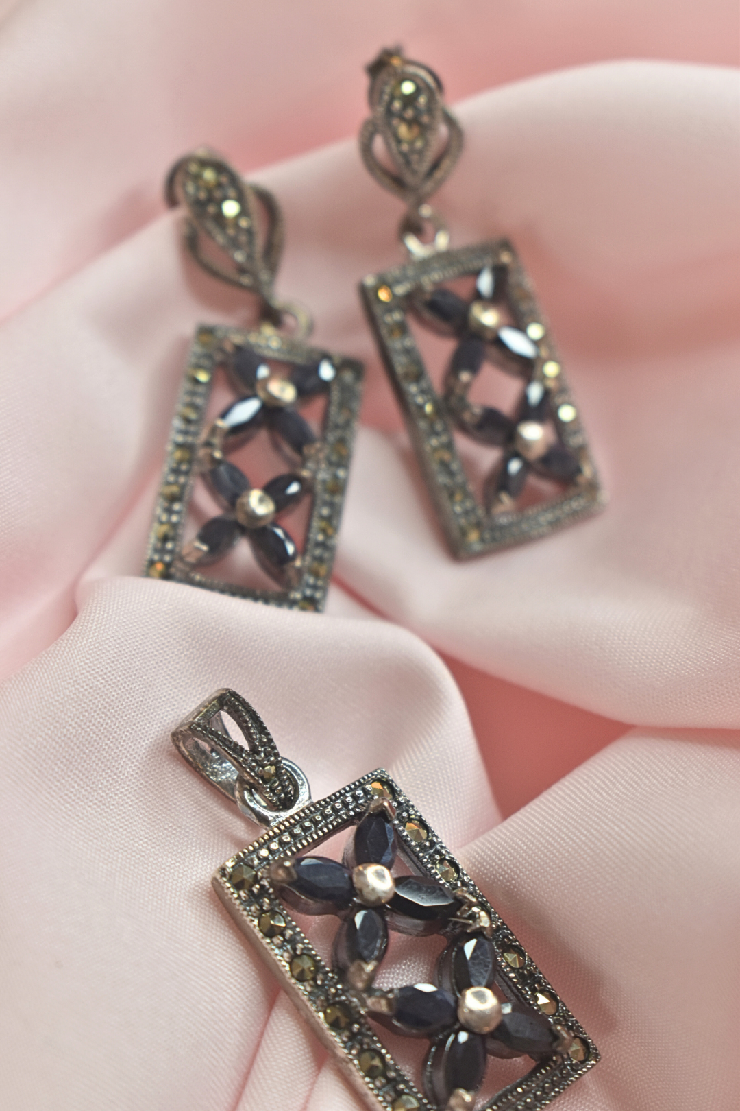 Elegant Flower-Design Stone-Studded Earrings and Pendant Set in Rectangular Frame