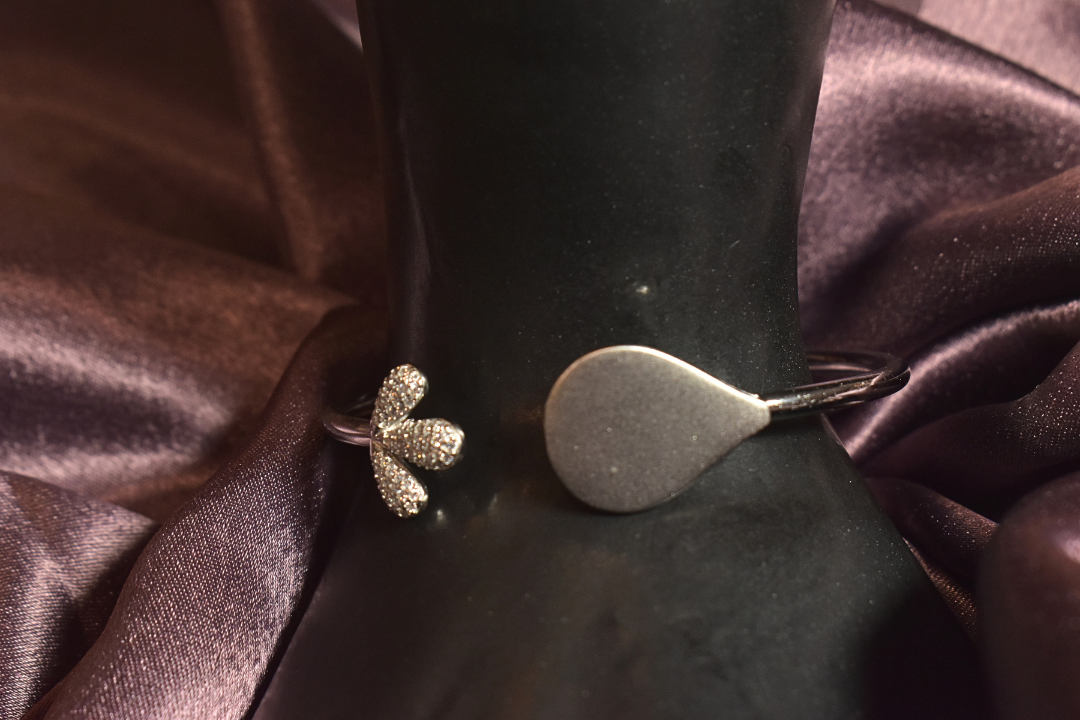 Minimalist Elegance Open Bangle with Leaf and Pebble Design