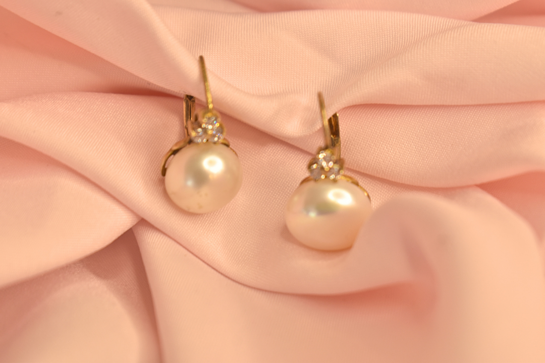 Elegant Pearl and Diamond Drop Earrings and Pendant Set