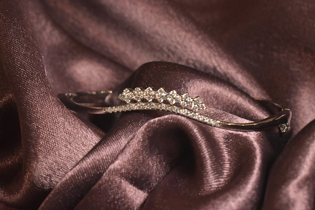 Glittering Diamond Crest Bracelet