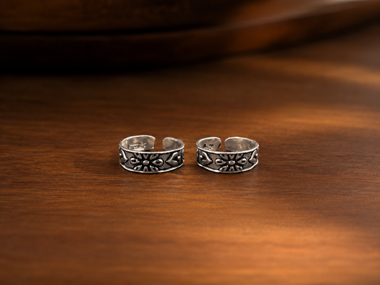 The Vintage Flower Toe Ring