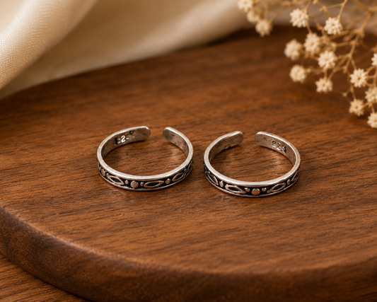 The Petite Leaf Toe Ring