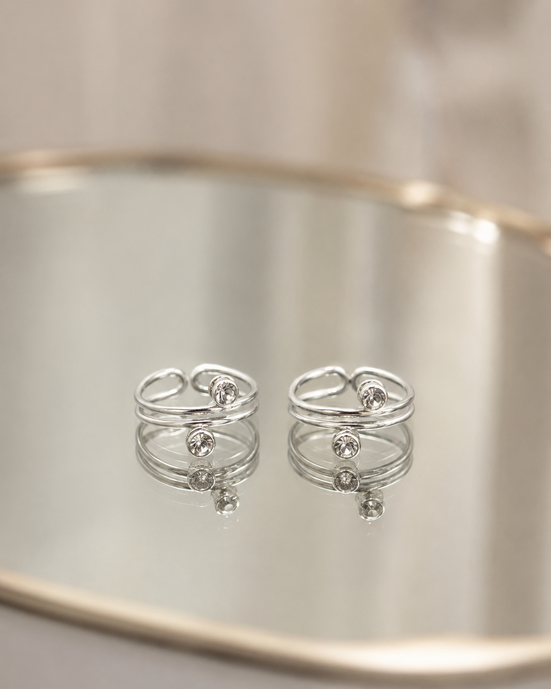 The White Stone Double Design Toe Ring