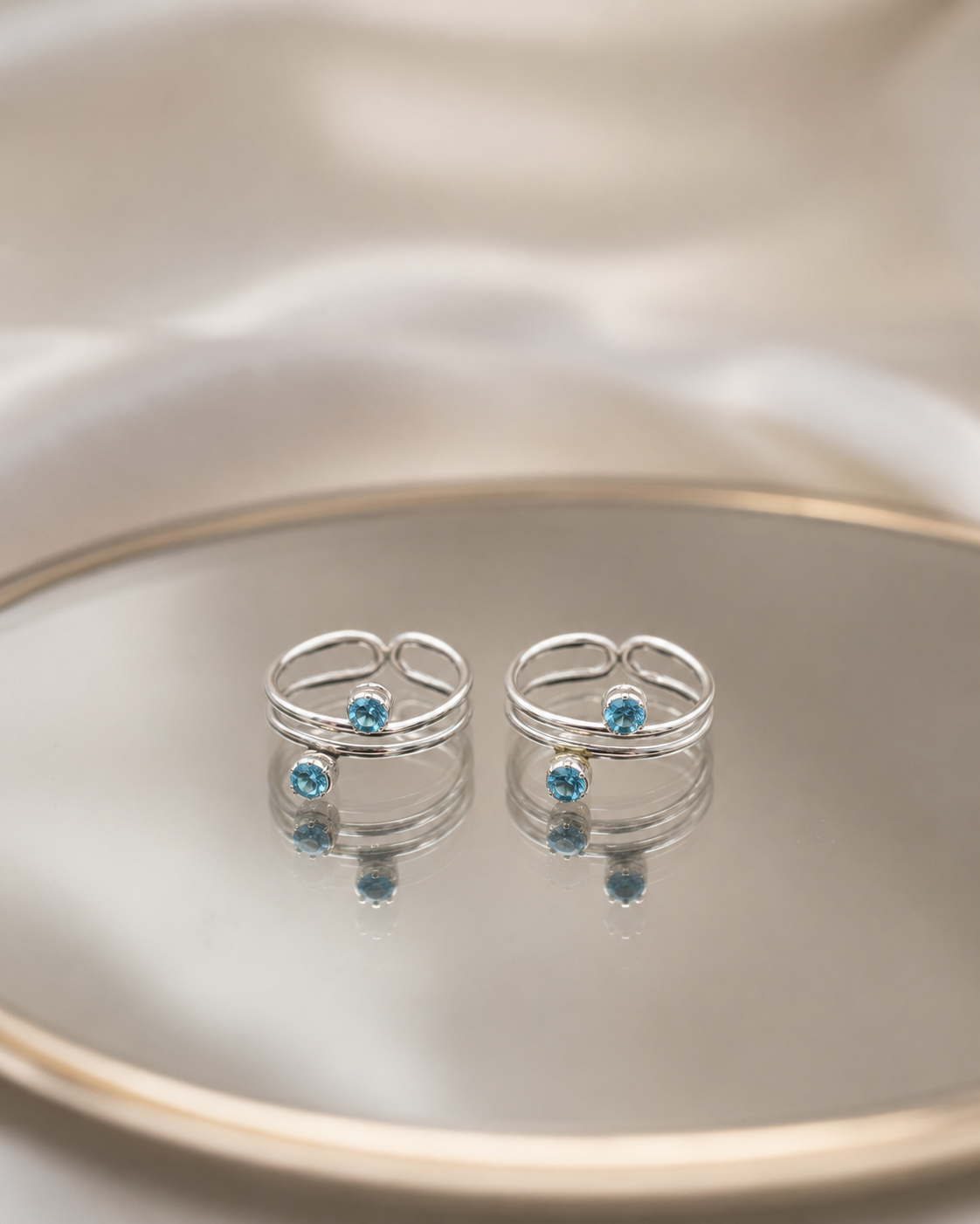 The Radiant Topaz Toe Ring