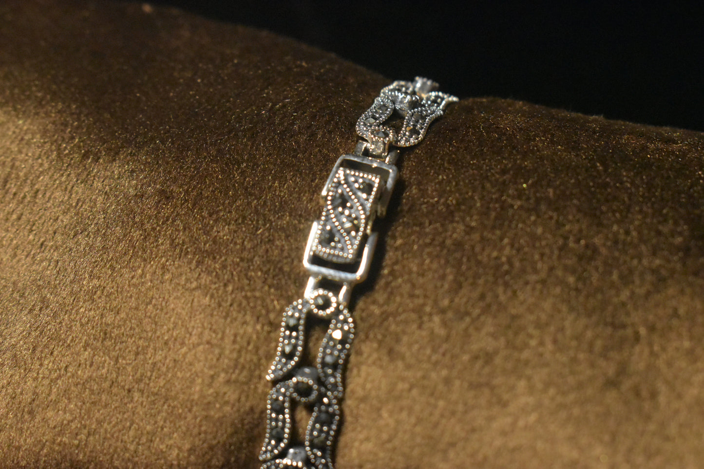 Vintage Charm The Perfect Blend of Intricacy and Timeless Style