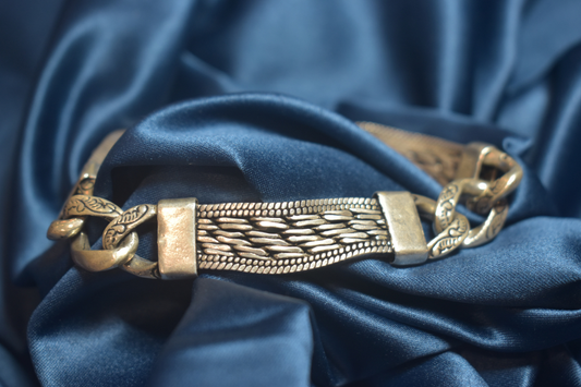 Bold Silver Bracelet with Intricate Chain Design