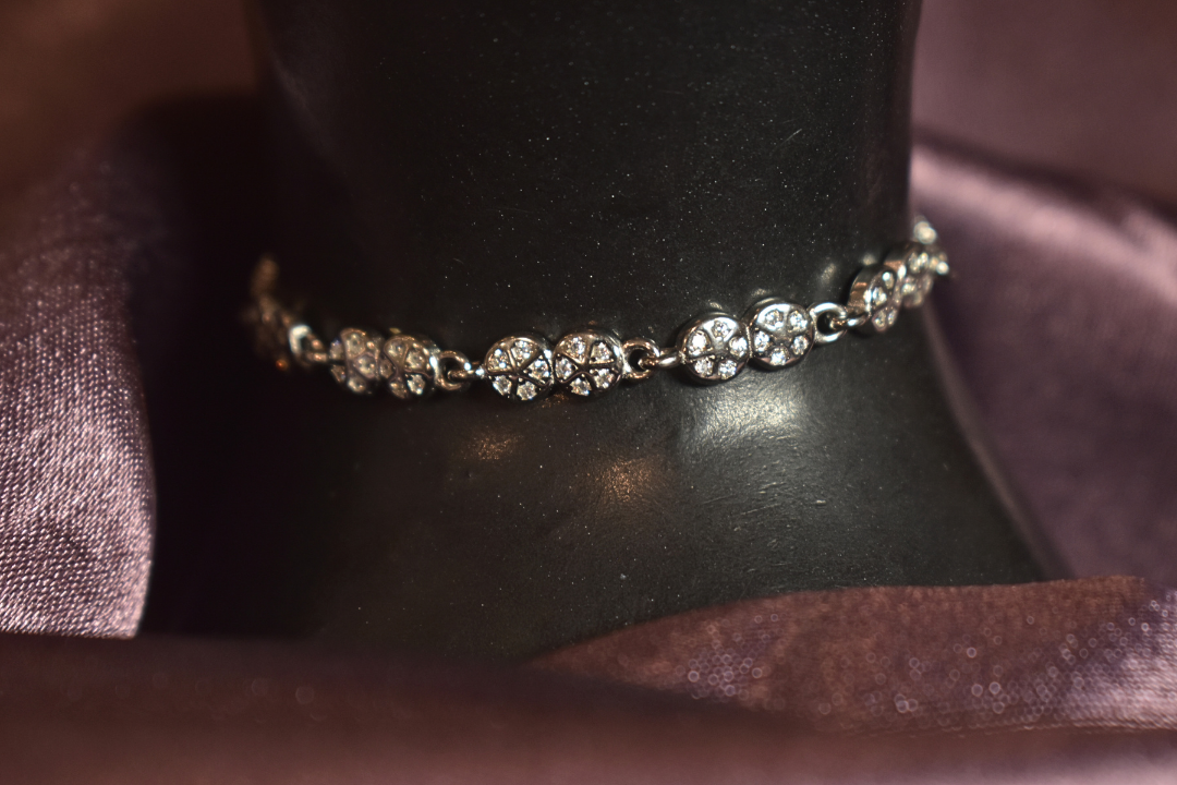 Floral Bracelet with Sparkling Crystals
