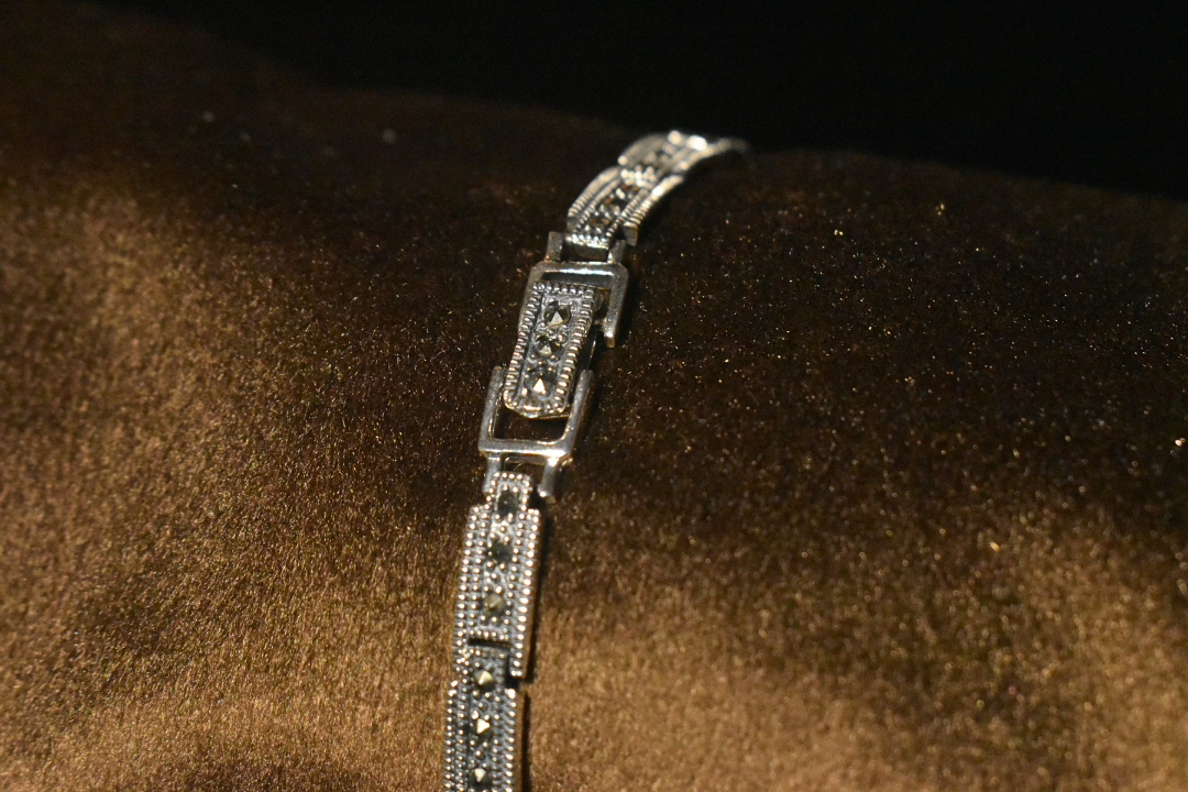 Timeless Elegance A Masterpiece of Precision and Grace