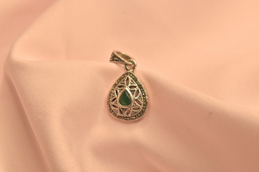 Elegant Teardrop Green Stone Earrings and Pendant Set