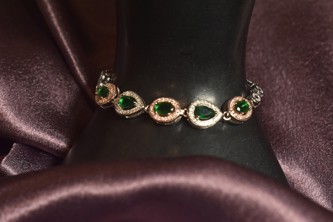 Green Gemstone Bracelet with Teardrop Design