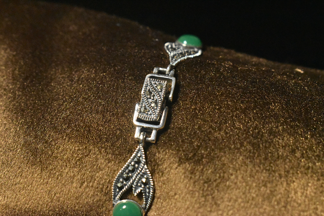 Emerald Grace A Watch of Distinctive Charm