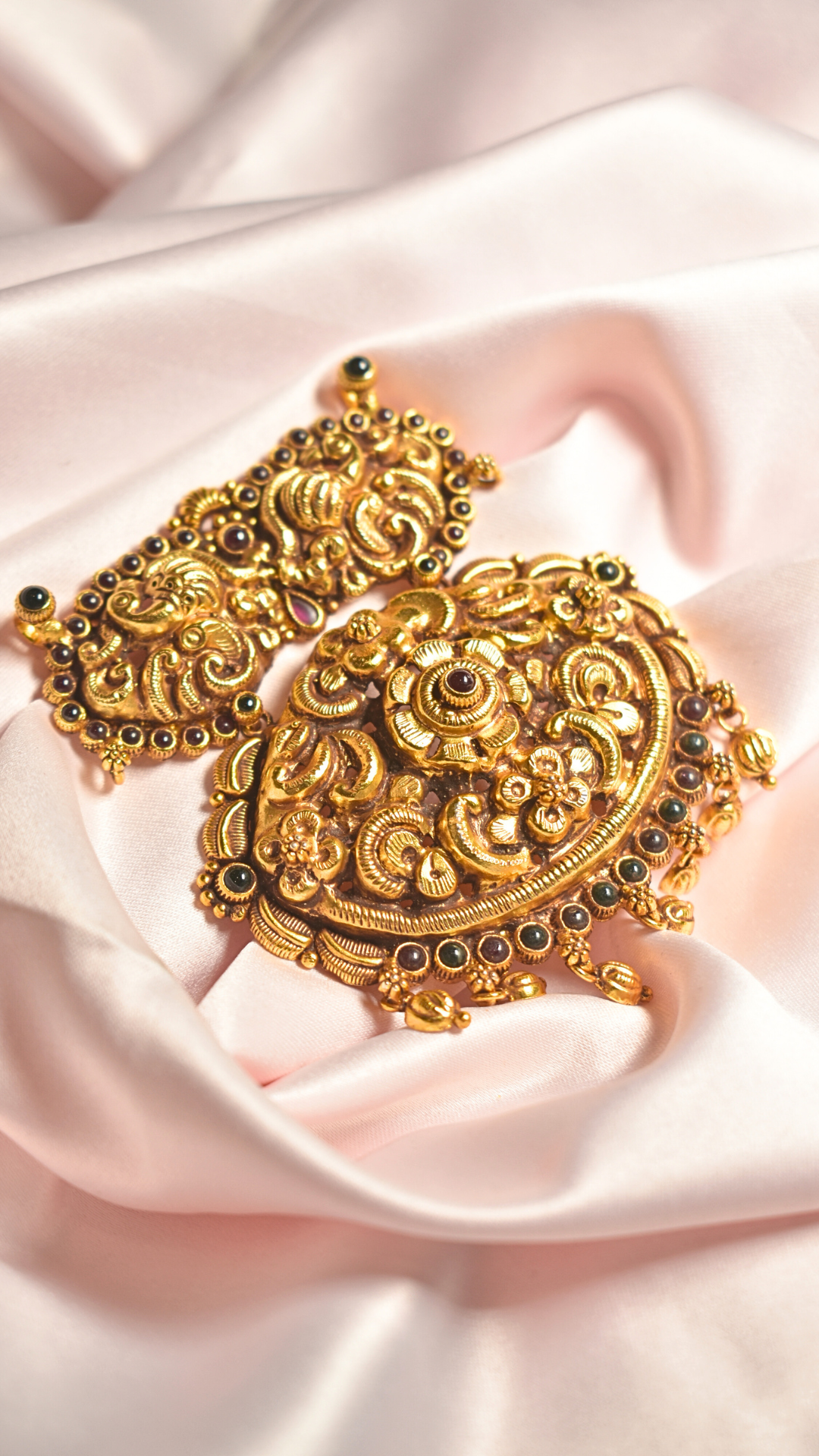 Elegant Silver Pendant with Gold Plating and Floral Design