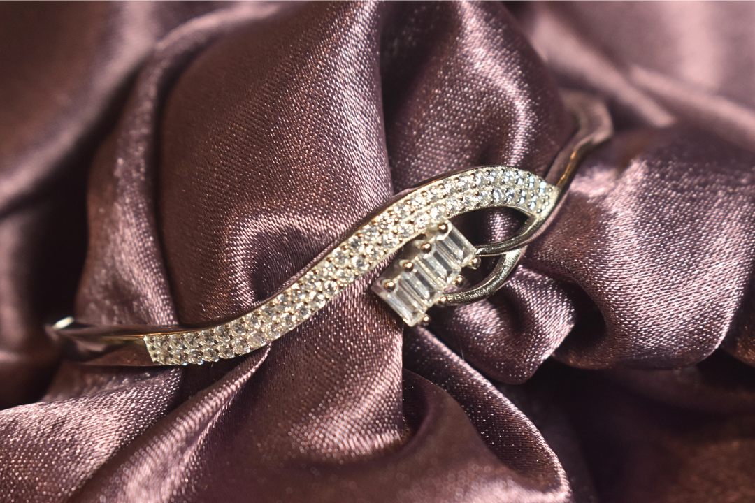 Graceful Wave Bracelet with Dazzling Crystal Accents