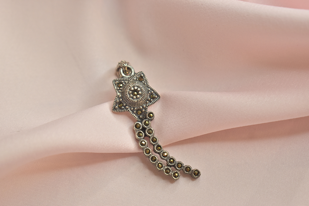 Star-Shaped Earrings and Pendant Set