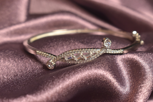 Elegant Twist Bangle with Intricate Crystal Detailing