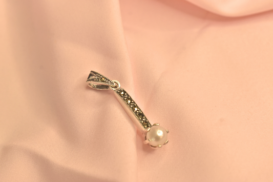 Elegant Pearl Drop Earrings and Pendant Set