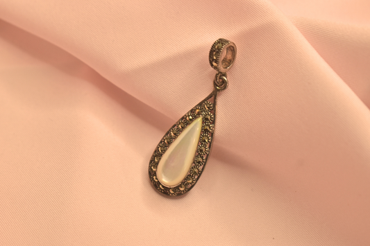 Teardrop Mother of Pearl Earrings and Pendant Set