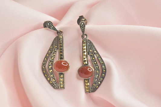 Elegant Vintage Coral Stone Earrings and Pendant Set with Intricate Geometric Design