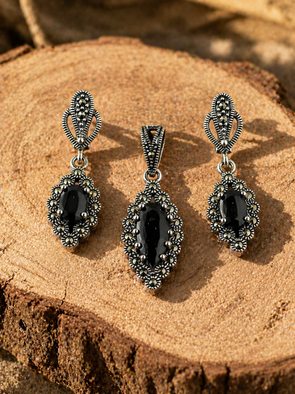 Dramatic Black Stone Set