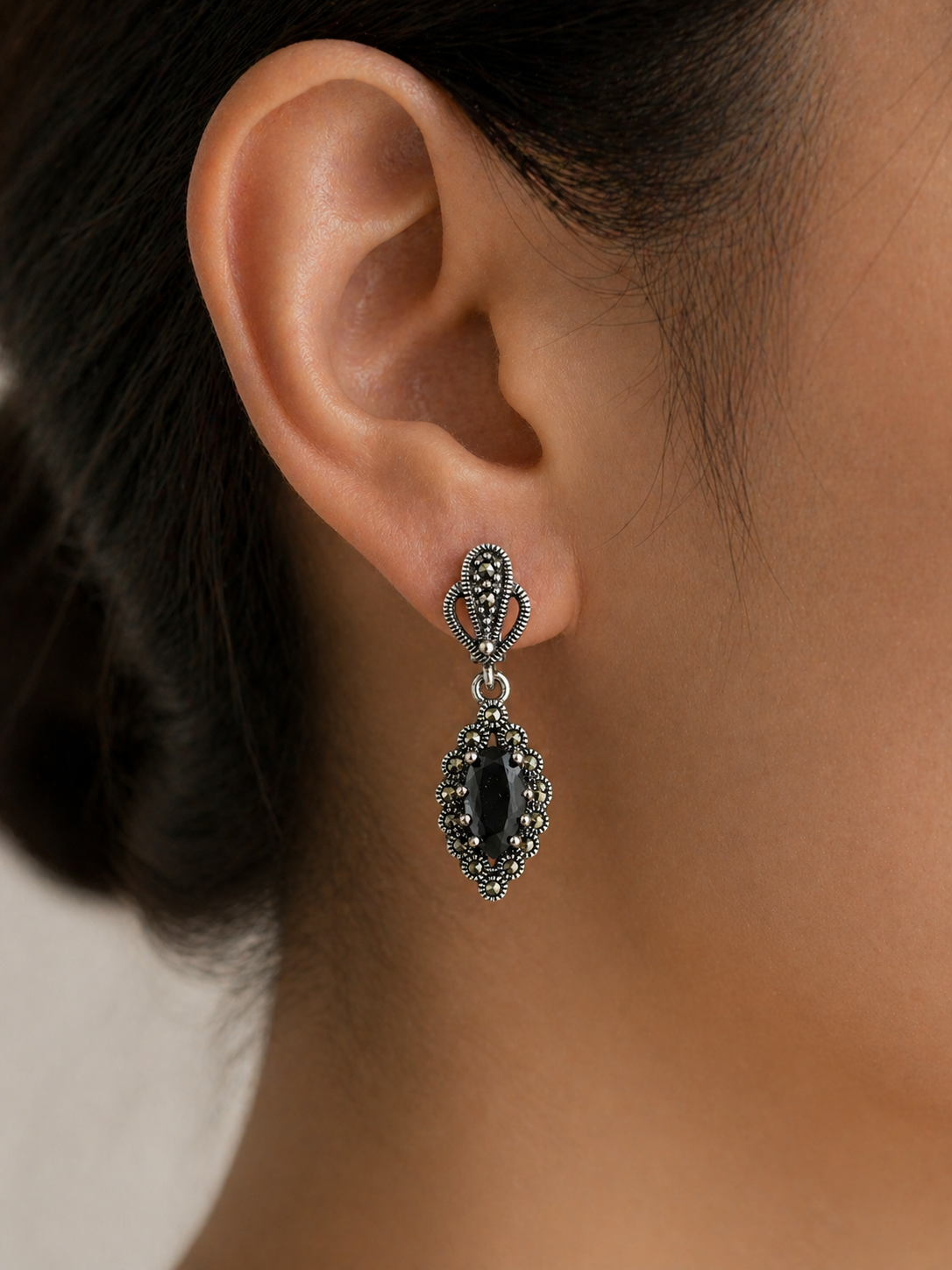 Dramatic Black Stone Set