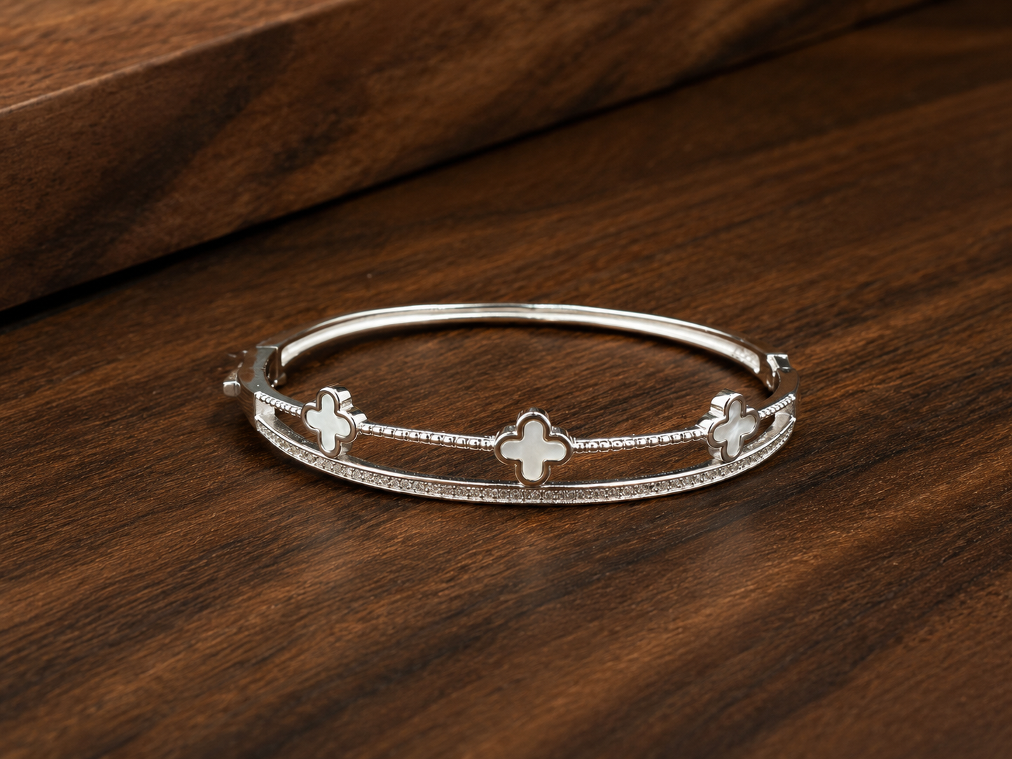 Cleef Pearl Silver Kada