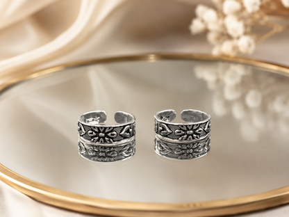 The Vintage Flower Toe Ring