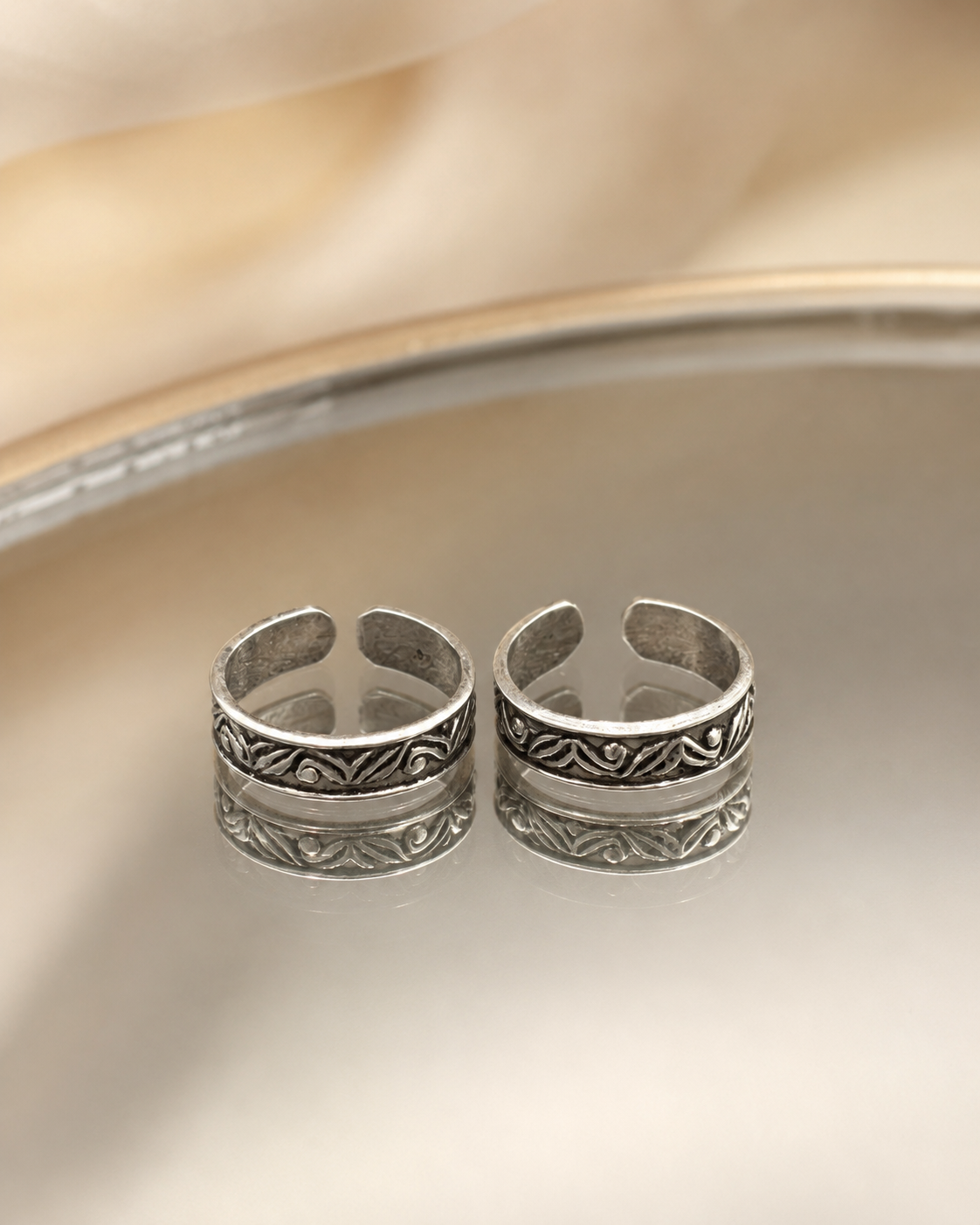 The Retro Leaf Toe Ring