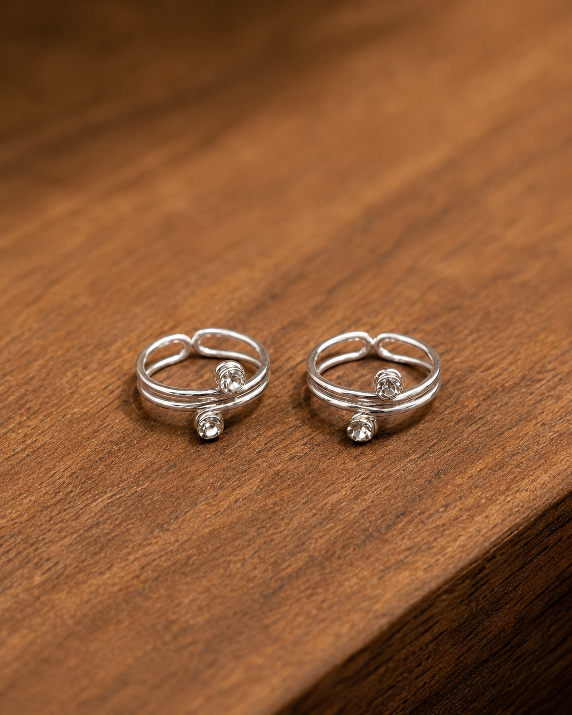 The White Stone Double Design Toe Ring