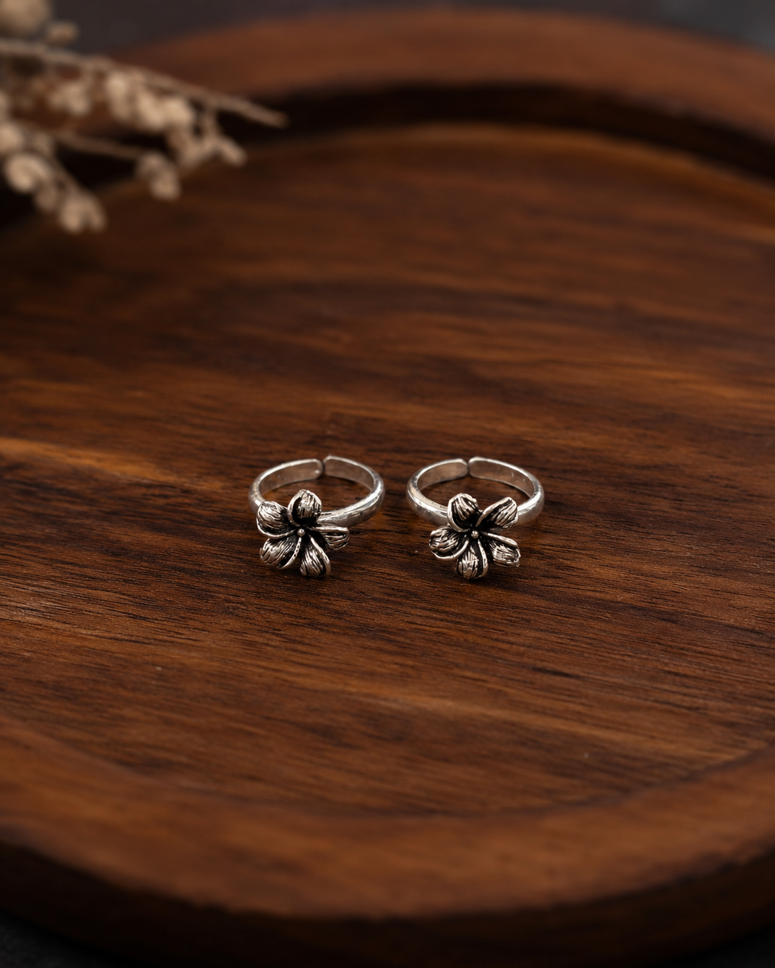 The Brilliant Flower Design Toe Ring